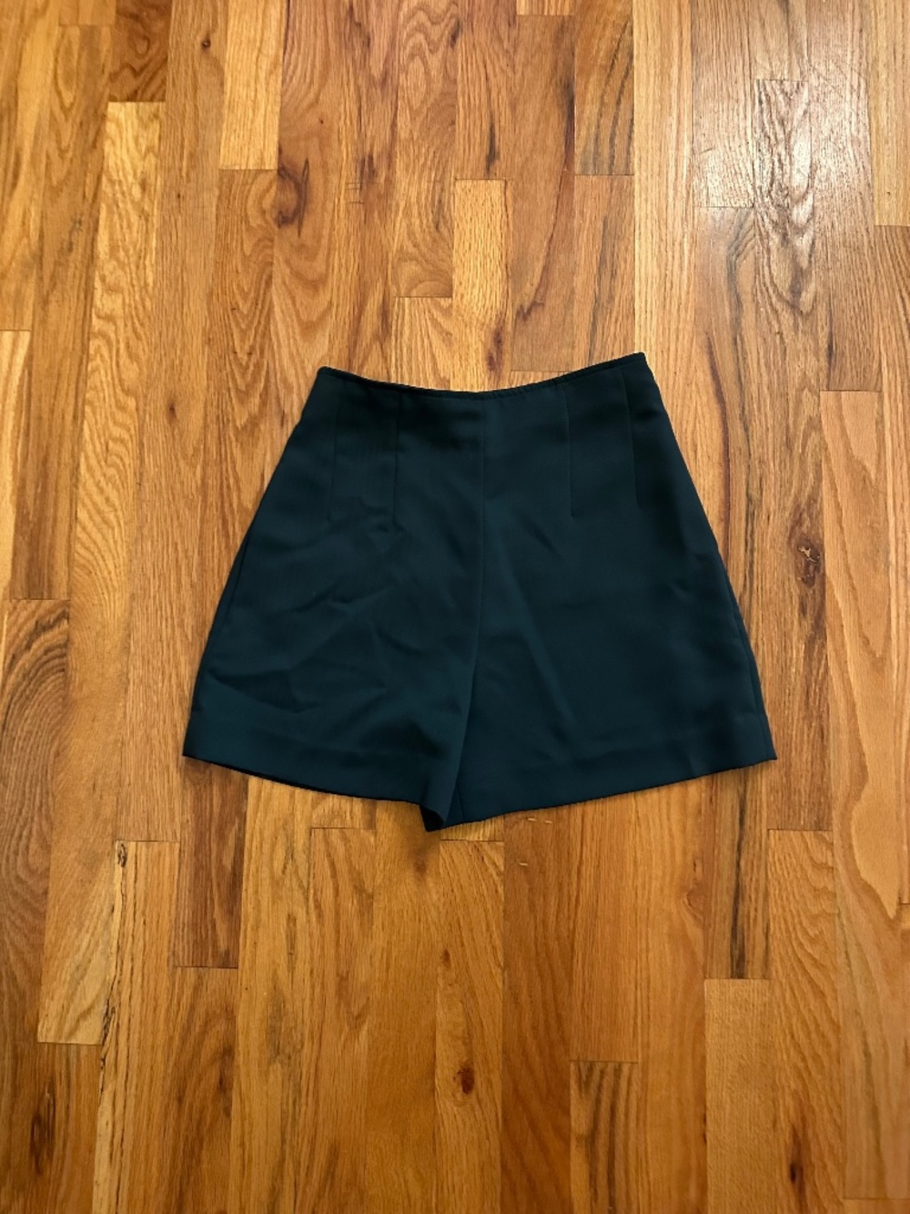 Club Monaco Size 0 Dark Green High Waisted Tailored Shorts Pleated Dress Shorts